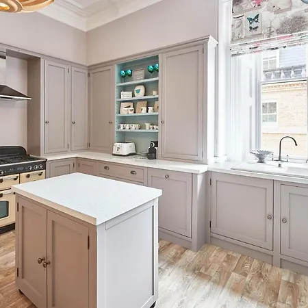 Host & - The Zetland Apartament