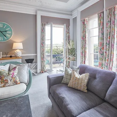 Host & - The Zetland Apartman *