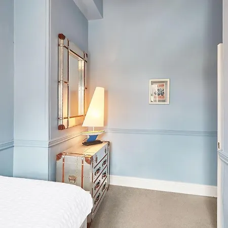 Host & - The Zetland Apartament *