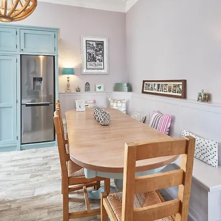 Host & - The Zetland 솔트번바이더씨