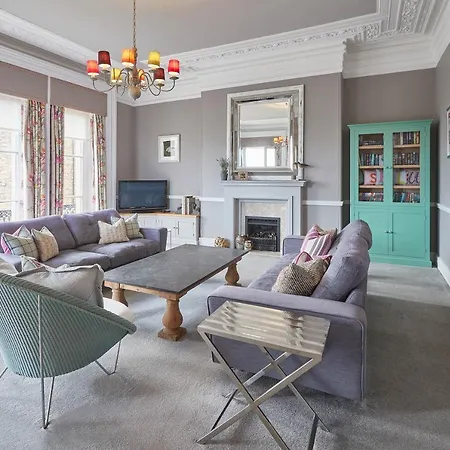 아파트 Host & - The Zetland *