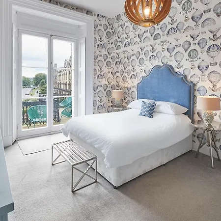 Host & - The Zetland * Saltburn-by-the-Sea